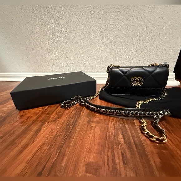 Chanel Lambskin Quilted Chanel 19 Wallet On Chain WOC Black - Picture 11 of 13